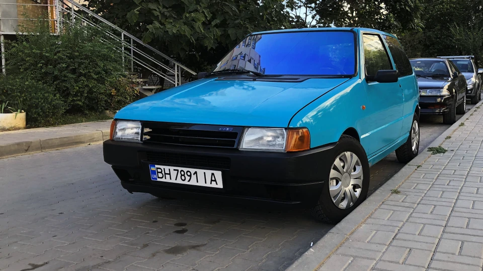 FIAT Uno 4