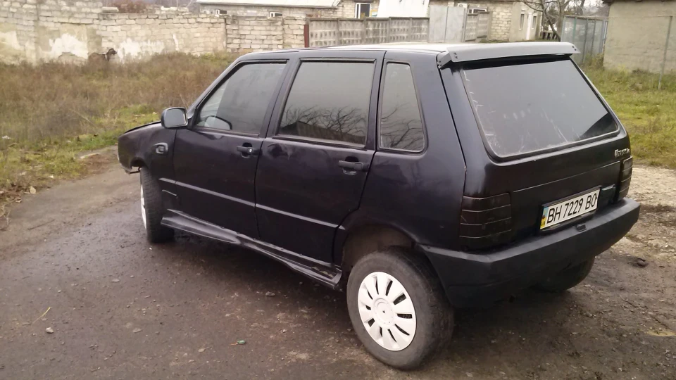 FIAT Uno 1.5))) 3