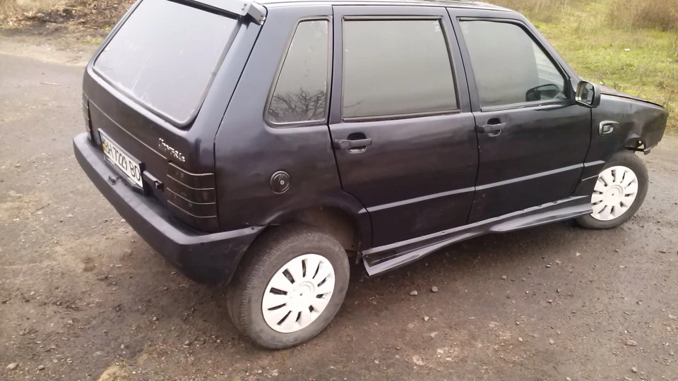 FIAT Uno 1.5))) 4