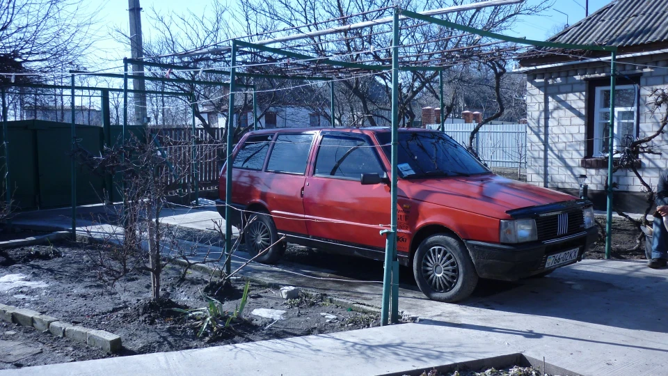 FIAT Uno Червона ракета 4