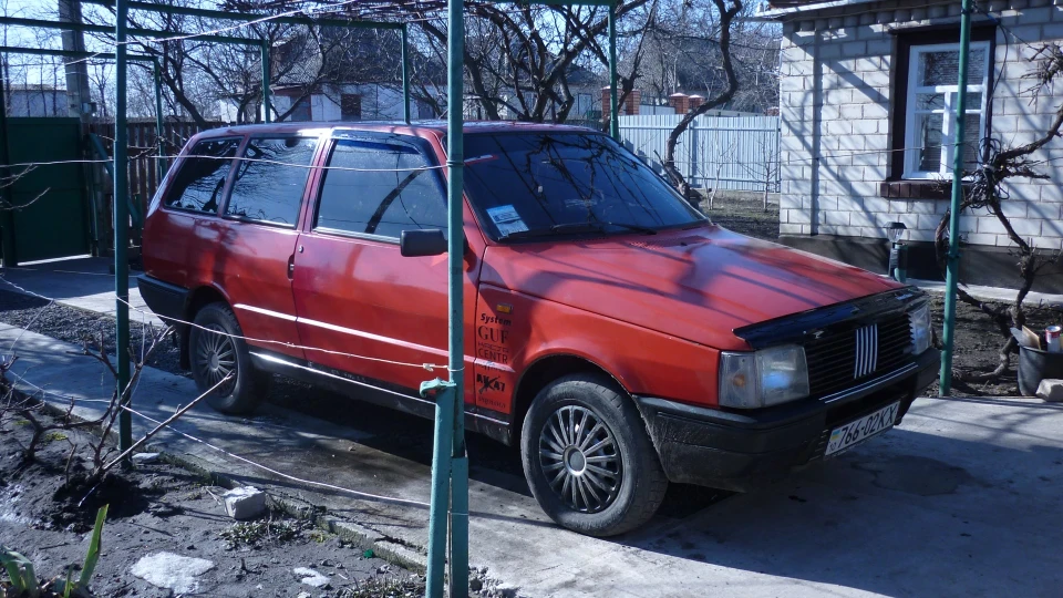 FIAT Uno Червона ракета 5