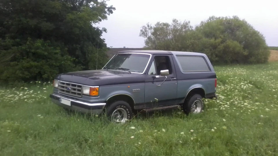 Ford Bronco V8 4