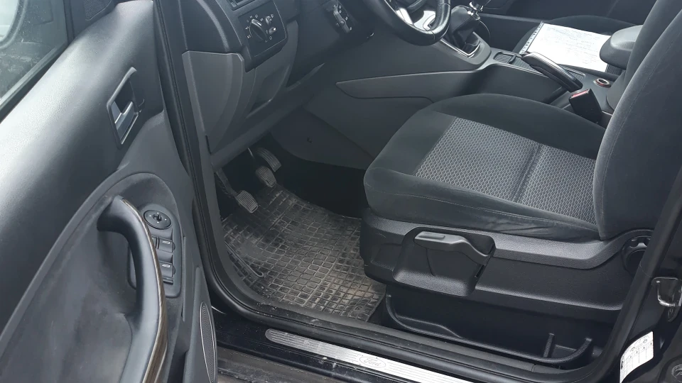 Ford C-Max 2.0 тдси. Чорний фикус 3