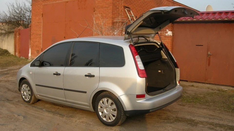 Ford C-Max сімейний автомобіль 3
