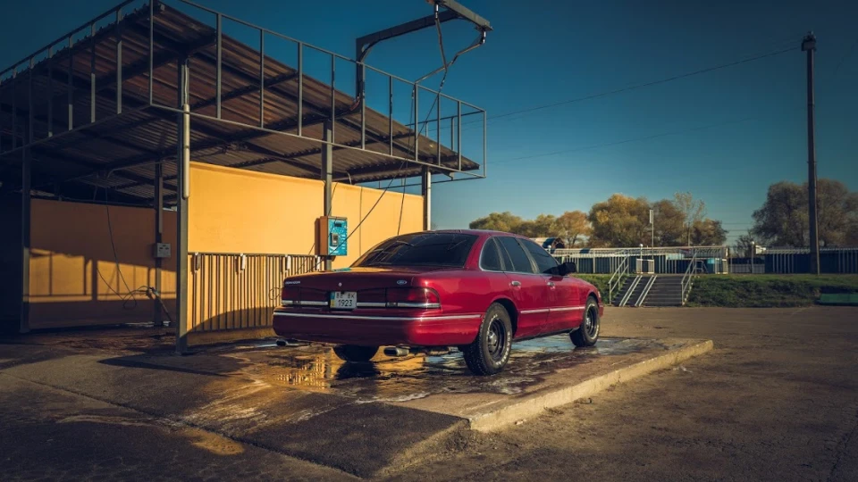 Ford Crown Victoria 2