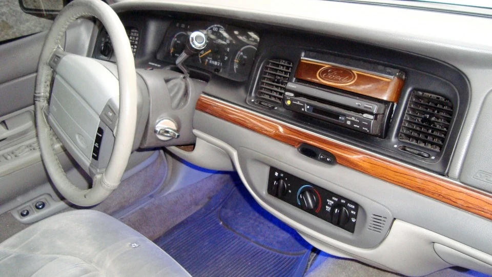Ford Crown Victoria біла мрія 2