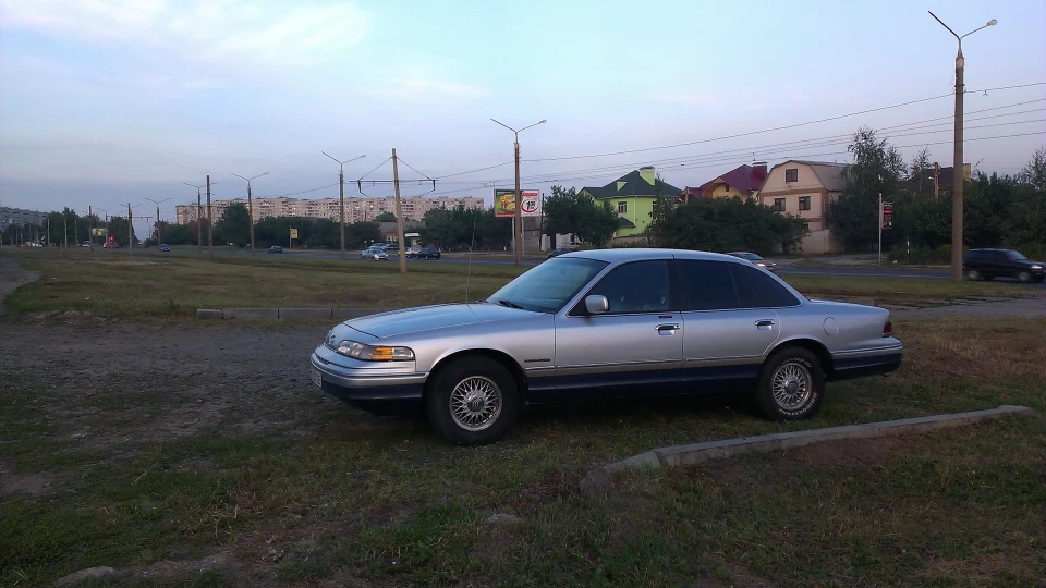 Ford Crown Victoria LX 5