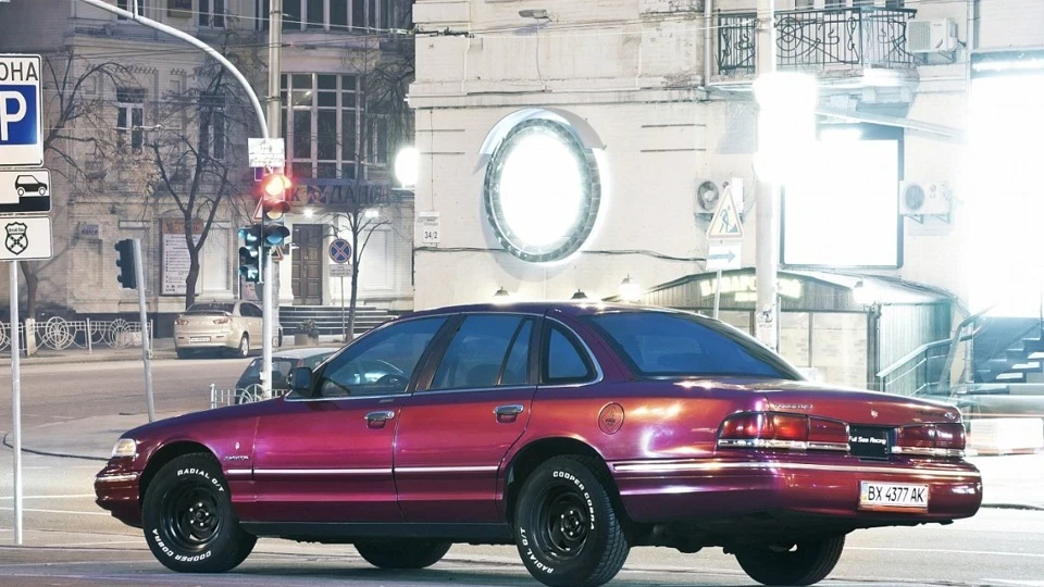 Ford Crown Victoria NASCAR Racing 2