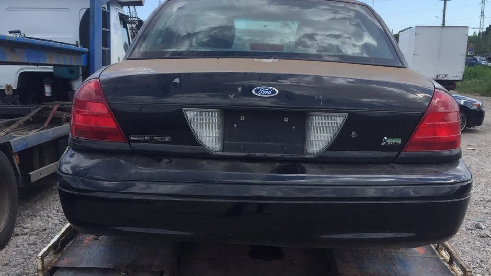 Ford Crown Victoria Police Interceptor P7B 4