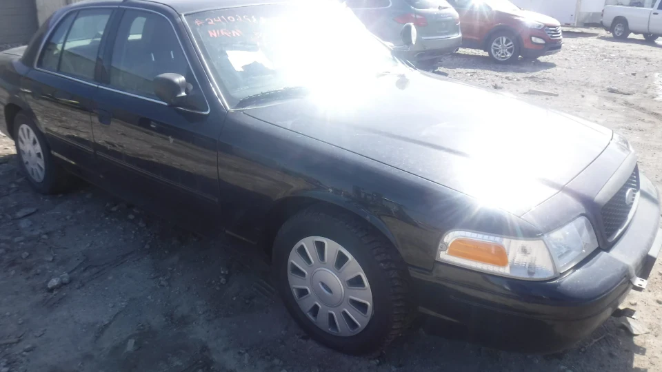 Ford Crown Victoria Police Interceptor P7B 5