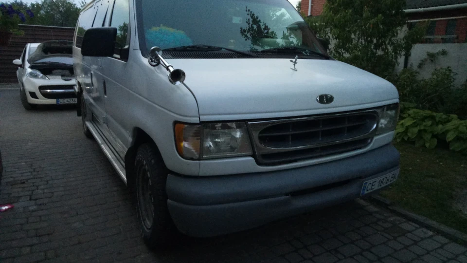 Ford E-Series 7.3 powerstrok V8 2
