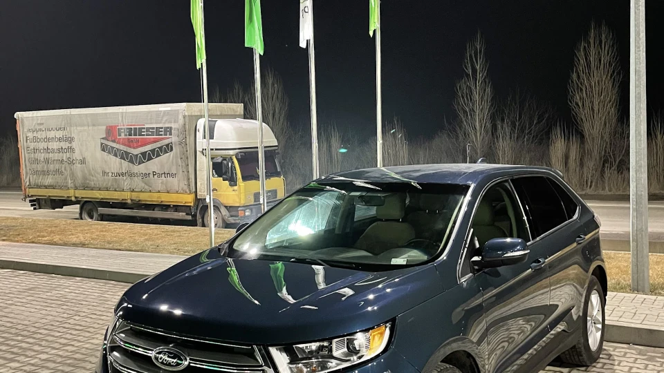 Ford Edge Blue Metallic 3
