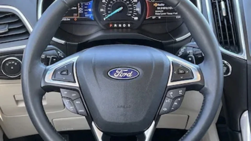 Ford Edge Titanium AWD 5