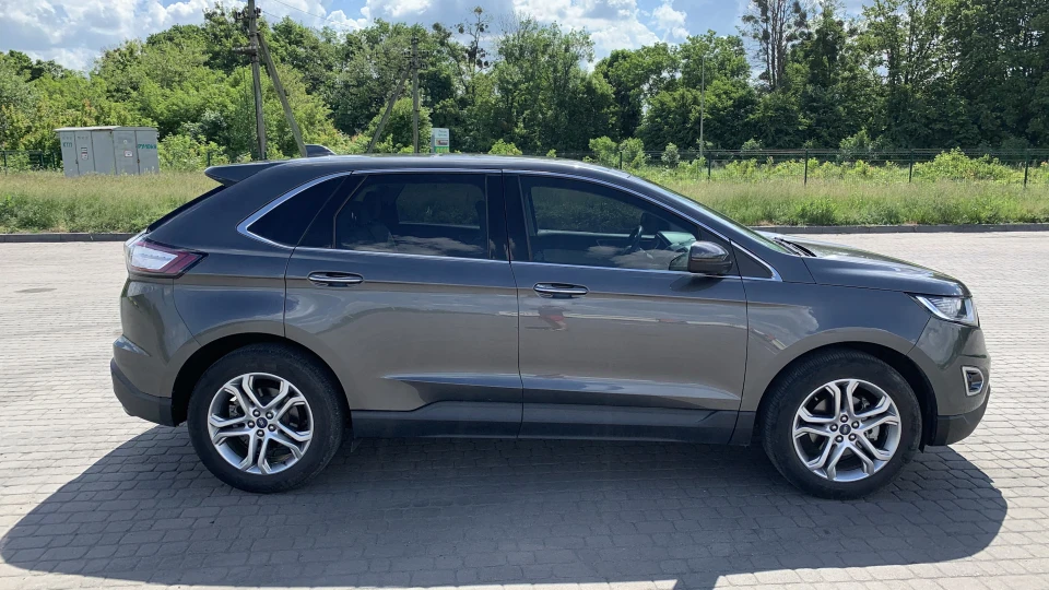 Ford Edge Titanium 2