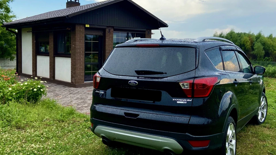 Ford Escape Чорний брат 3