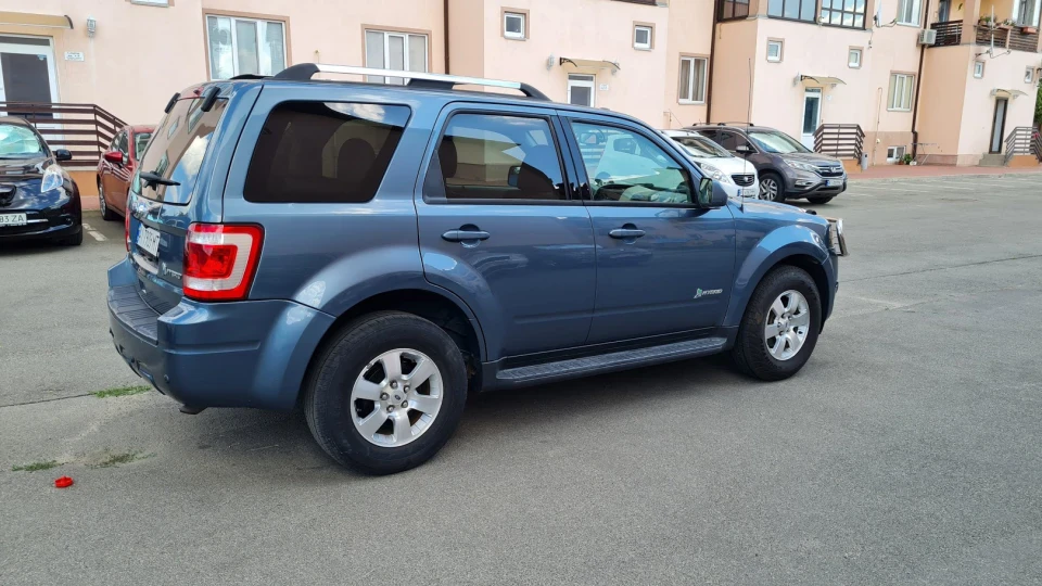 Ford Escape Hybrid 4x4 Бобик у ТОПe 3