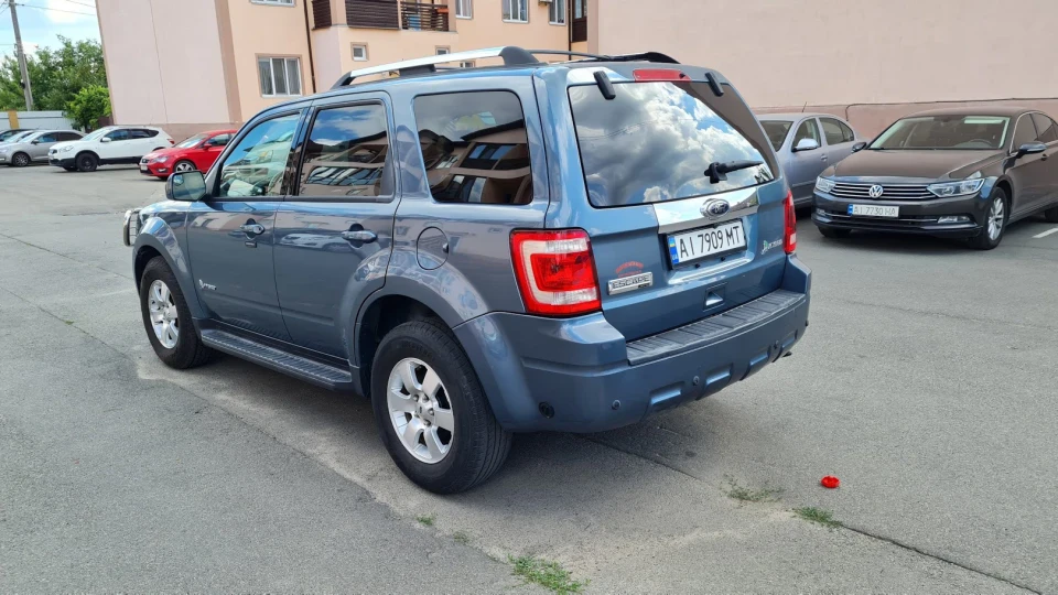 Ford Escape Hybrid 4x4 Бобик у ТОПe 5