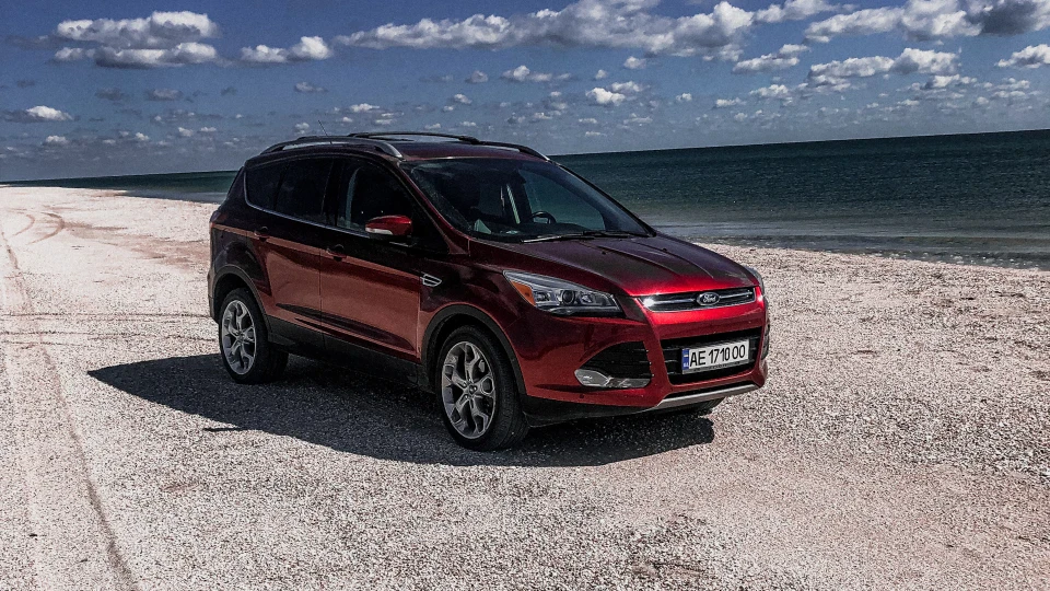 Ford Escape Червоний перламутр , 2.0 5
