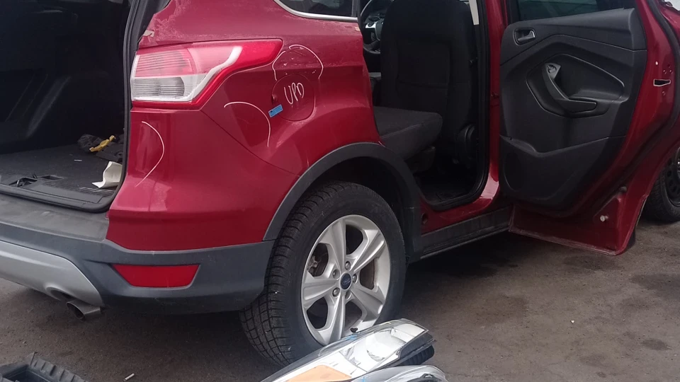 Ford Escape Ruby Red Metal 2.0 турбо 3