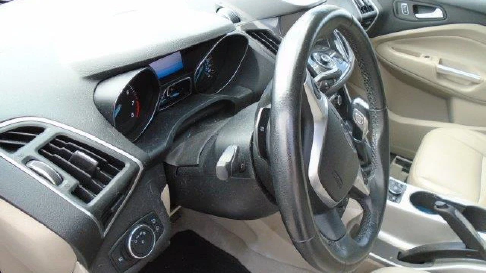 Ford Escape сріблястий металік 2.0 3