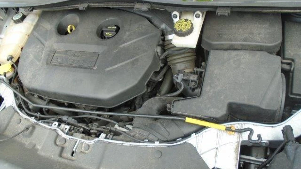 Ford Escape сріблястий металік 2.0 4