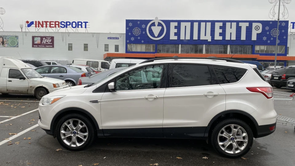 Ford Escape White Pearl 2