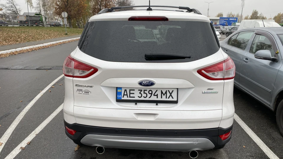 Ford Escape White Pearl 3
