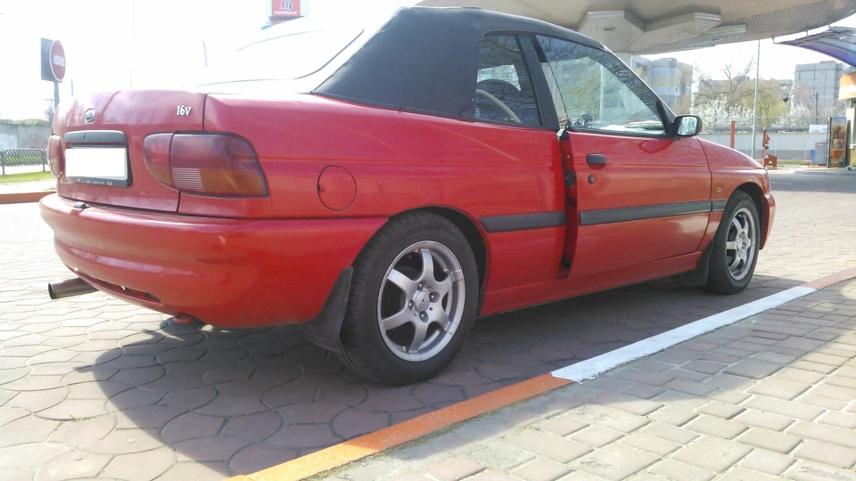 Ford Escort 2