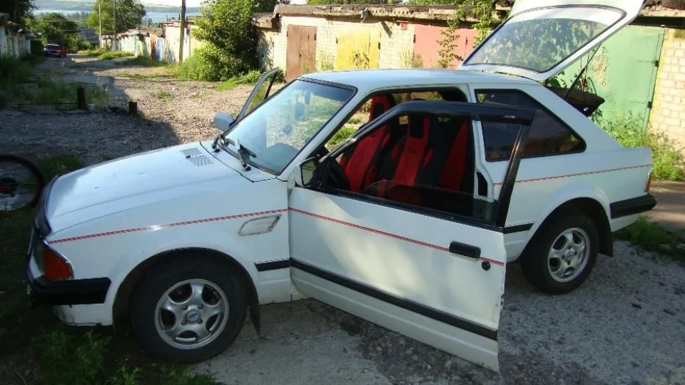 Ford Escort 2