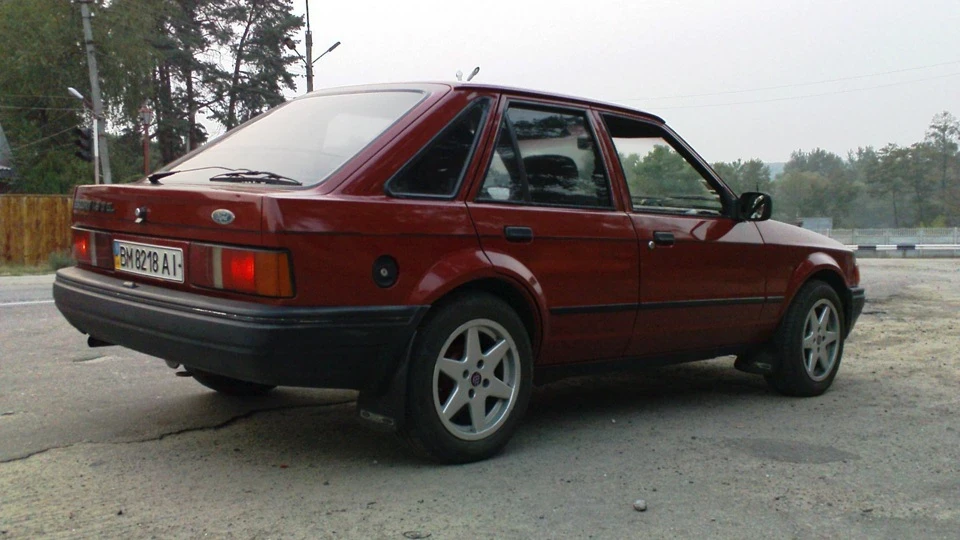 Ford Escort 2