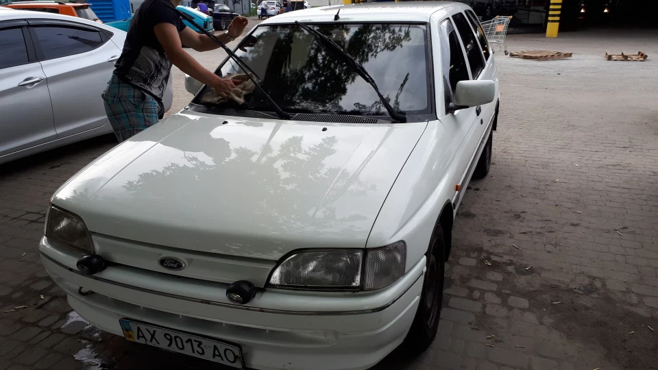Ford Escort 2