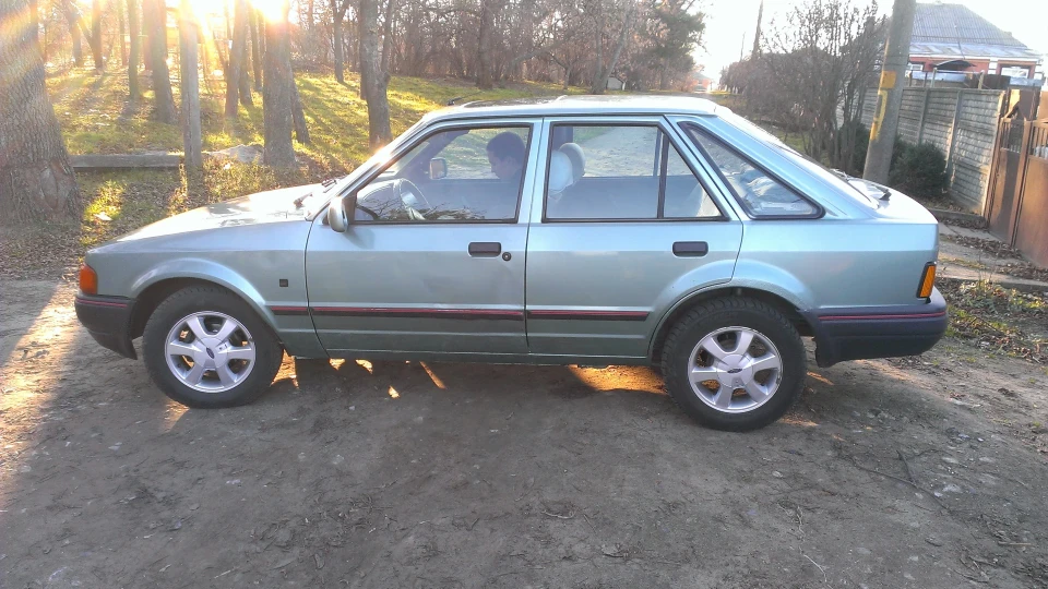 Ford Escort 2