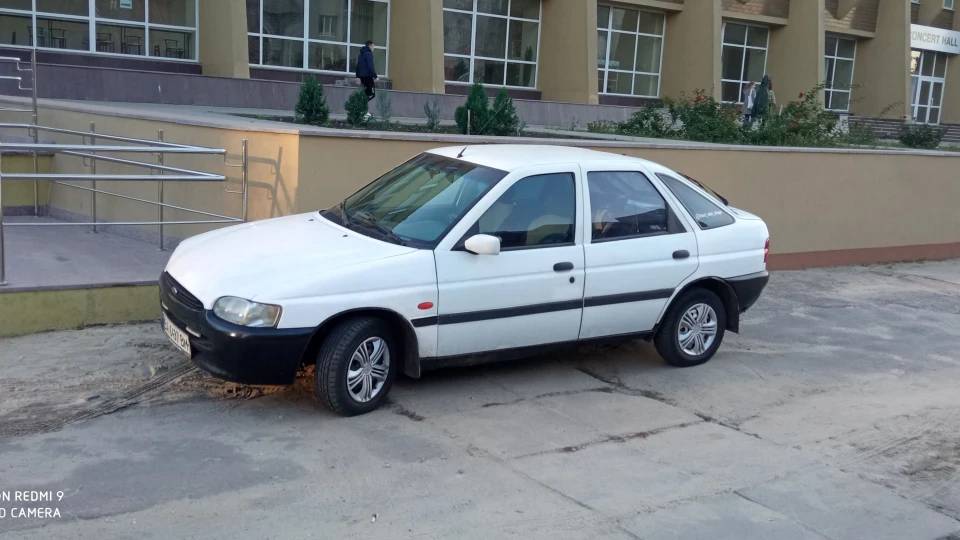 Ford Escort 2