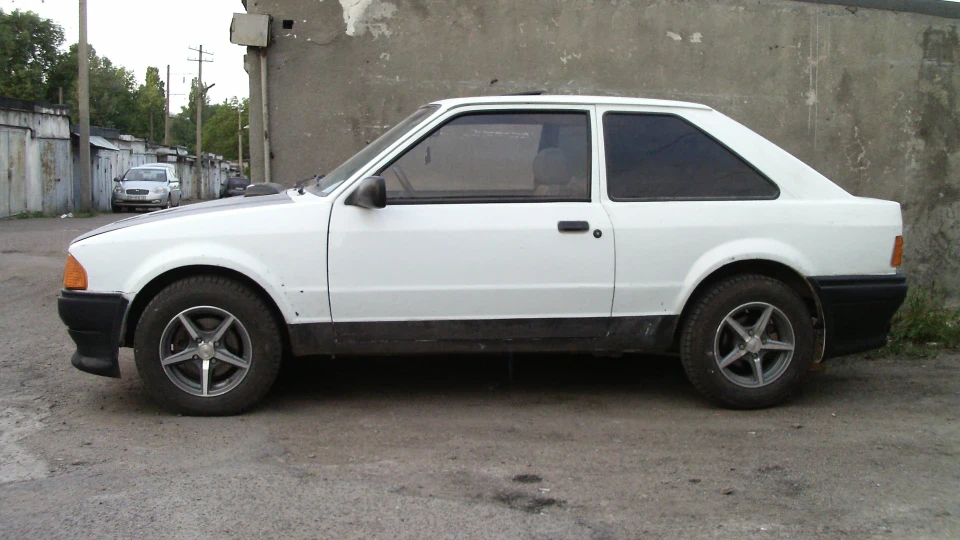 Ford Escort 2
