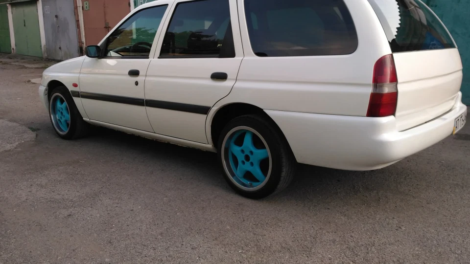 Ford Escort 2