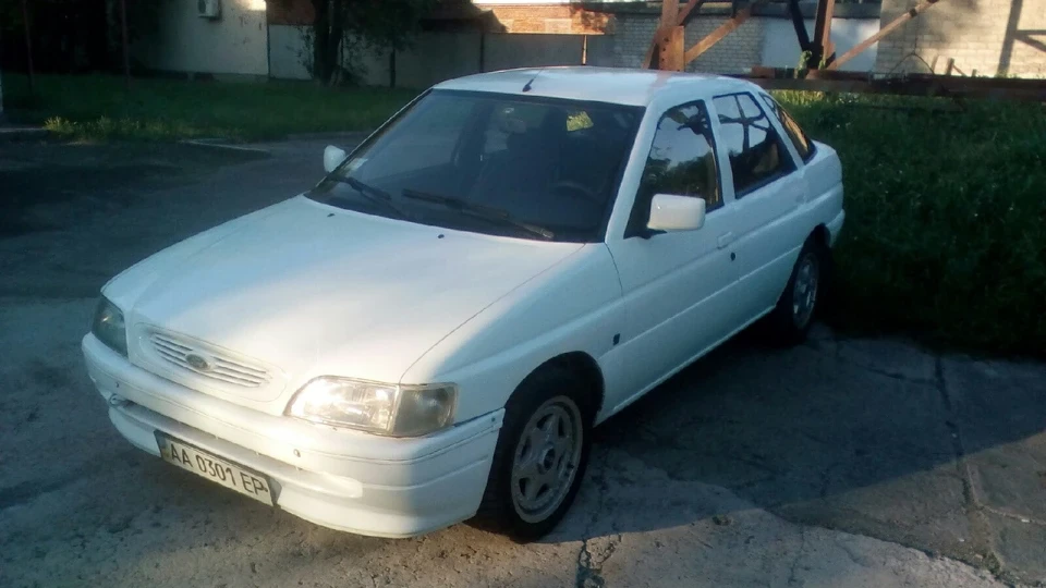 Ford Escort 2