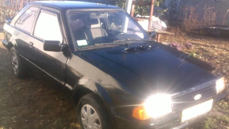 Ford Escort 1.3 black 2
