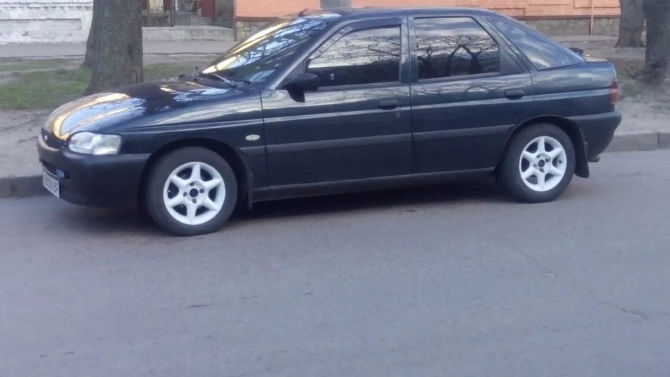 Ford Escort 1.3 хатч. 5-и дверная 2