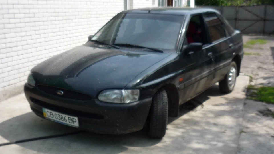 Ford Escort 1.3 хатч. 5-и дверная 3