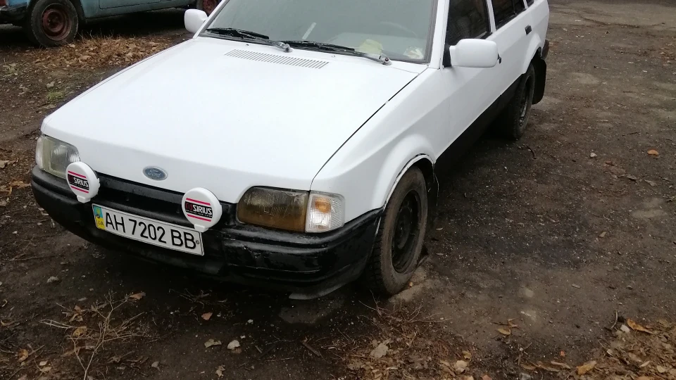 Ford Escort 1.4 cvh 3