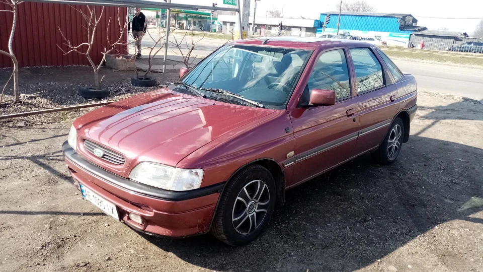 Ford Escort 1.6 16v Дрібний Вжик 3