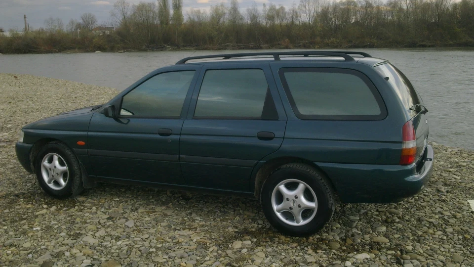 Ford Escort 1,6 16V Zetec 2