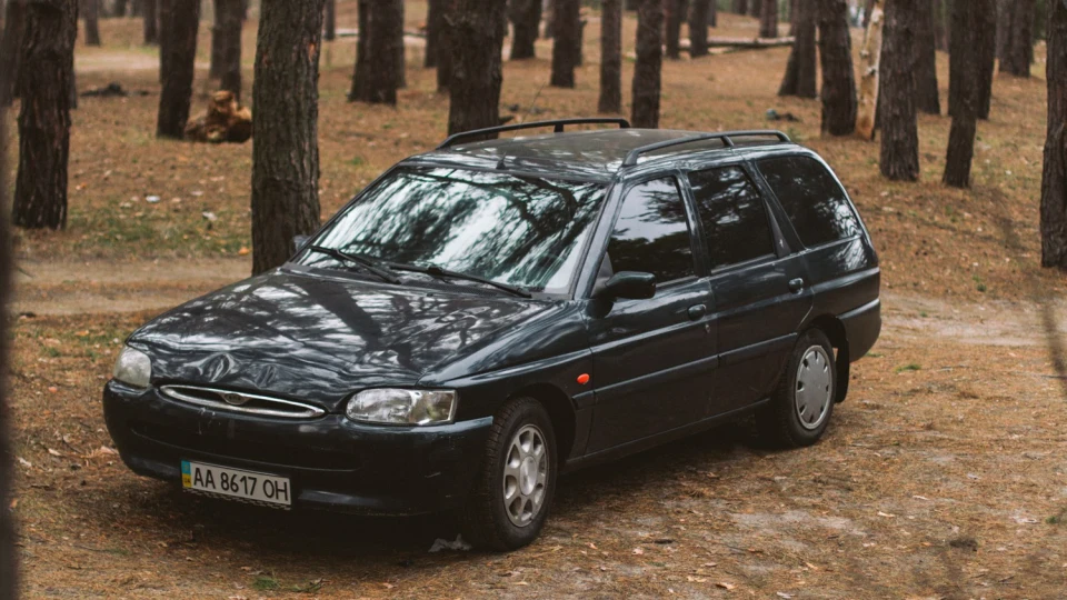 Ford Escort 1.6 Zetec Ghia Turnier 2