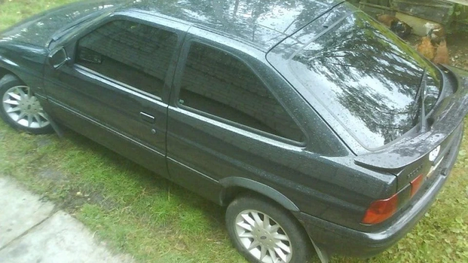 Ford Escort 1.6 Zetec 3