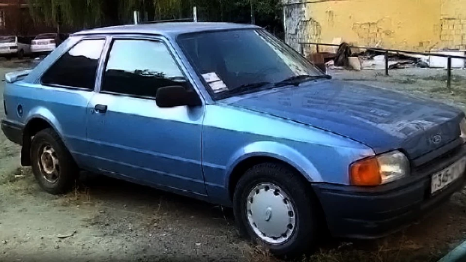 Ford Escort 1.6cvh(Ke-Jet) 2