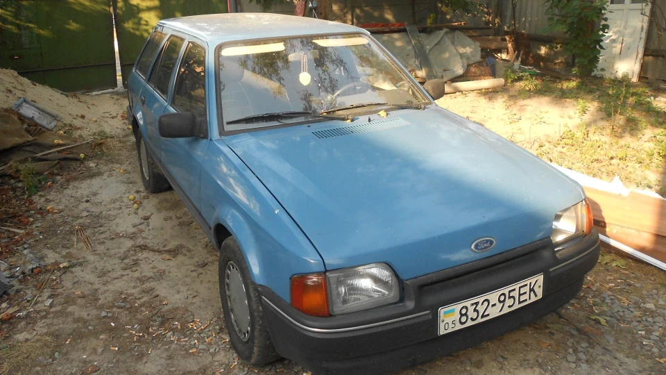 Ford Escort 1.6D Blue System 2