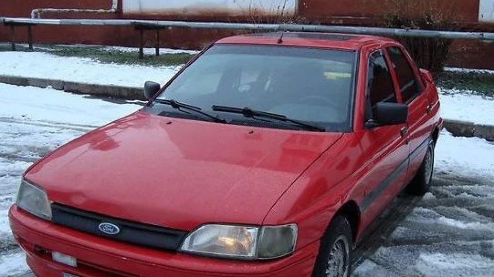Ford Escort 1,6EFI Маленький МУСТАНГ 2