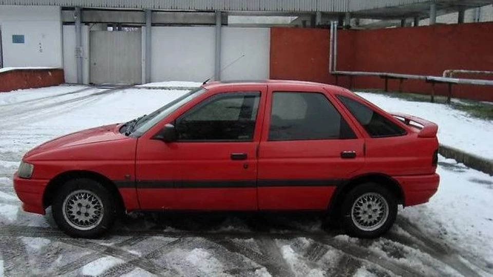 Ford Escort 1,6EFI Маленький МУСТАНГ 3