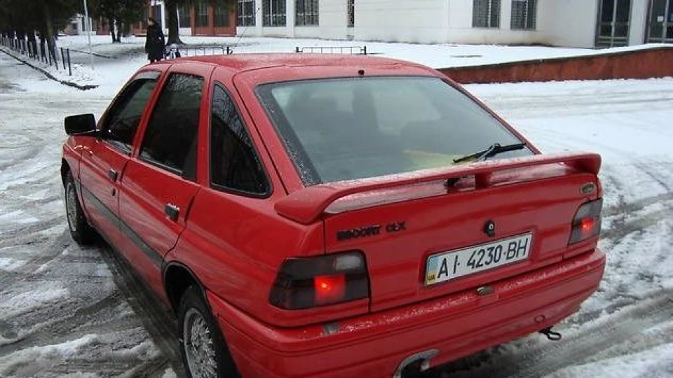 Ford Escort 1,6EFI Маленький МУСТАНГ 4