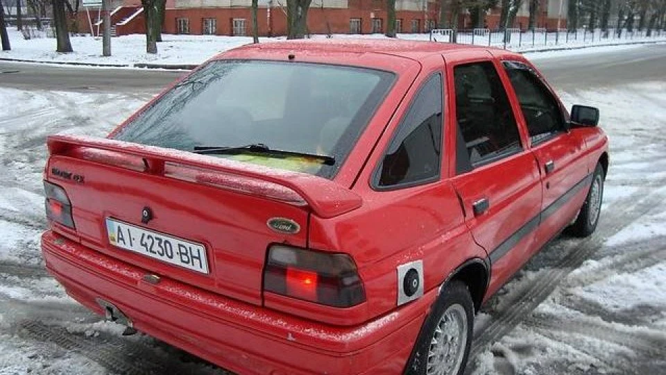 Ford Escort 1,6EFI Маленький МУСТАНГ 5